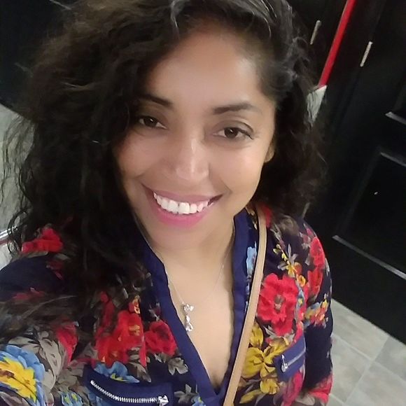 Meet your Posher, Marfa - Picture 1 of 1